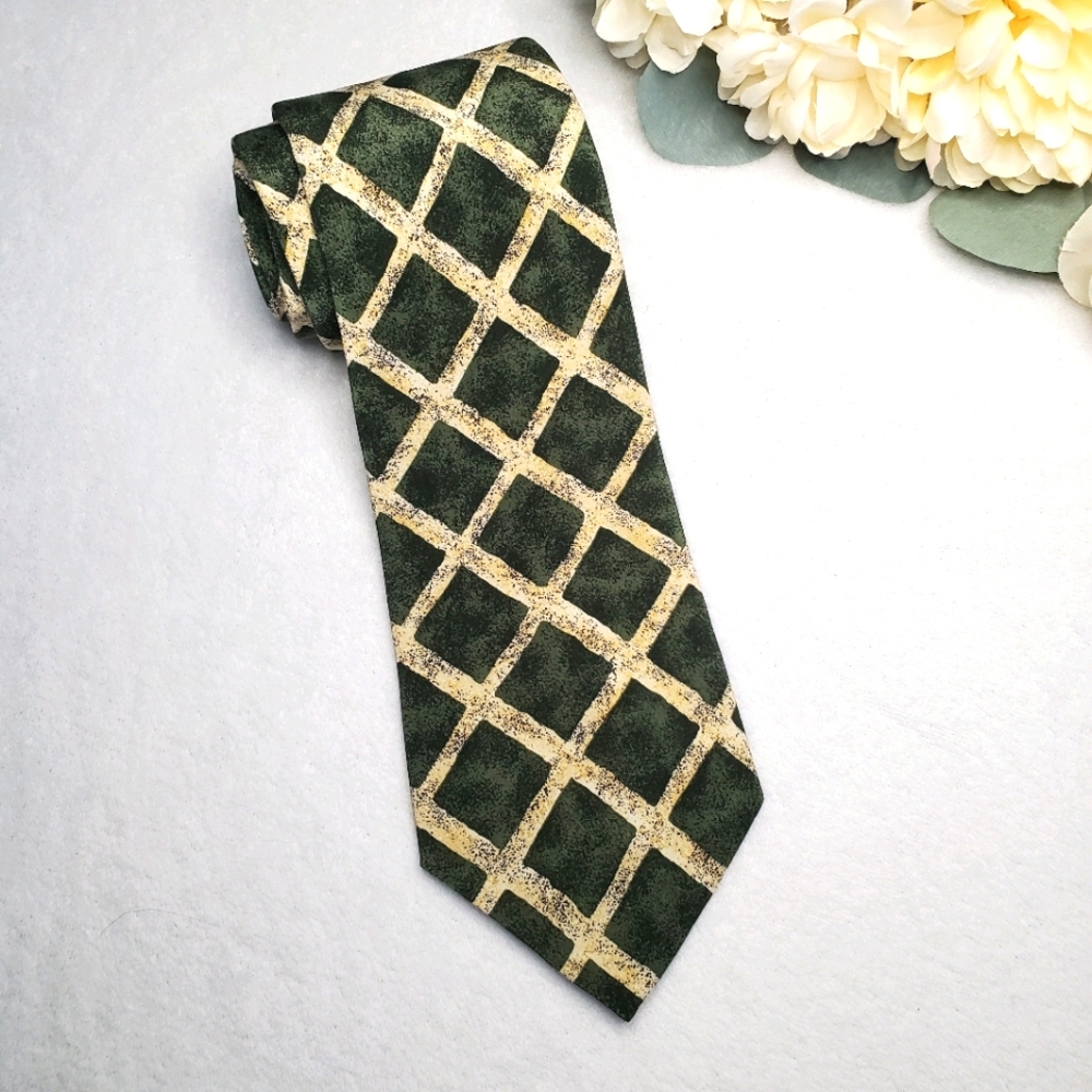 Hugo Boss Necktie 100% Italian Silk | 4" W x 57" L